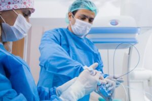 رجفان القلب: 6 أعراض 19 قسطرة الشريان